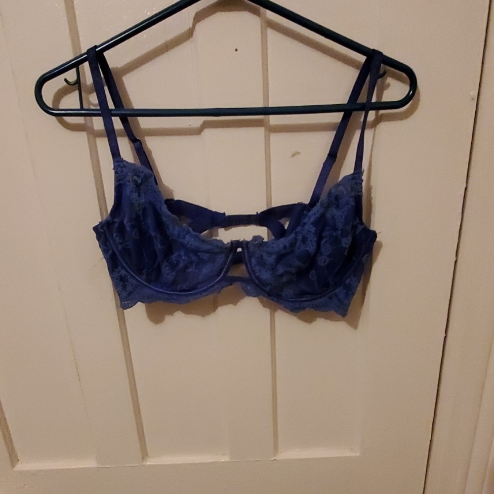 Bras/ Lingerie - Picture 2 of 8